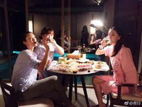 闺蜜喝酒图片,欢声笑语映照美好时光