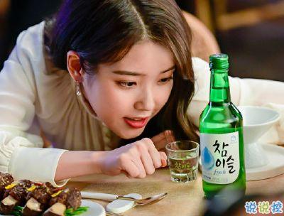闺蜜喝酒图片,欢声笑语映照美好时光
