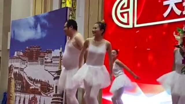 搞笑天鹅舞视频,萌态百出，笑料横生！